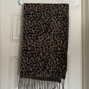 Banana Republic Outlet Leopard Print Scarf